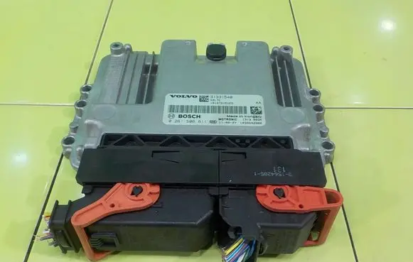 Volvo S60 Engine control unit/module 31331540