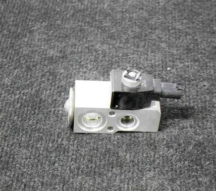 Tesla Model 3 Air conditioning (A/C) expansion valve 110187800A