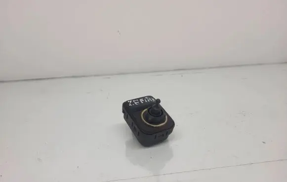Headlight level adjustment motor