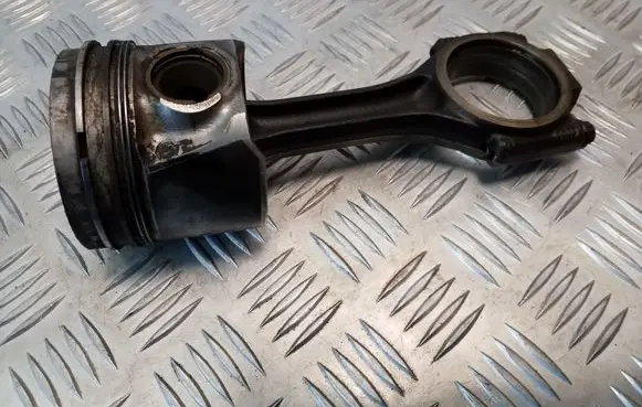 Volkswagen Touareg I Piston with connecting rod