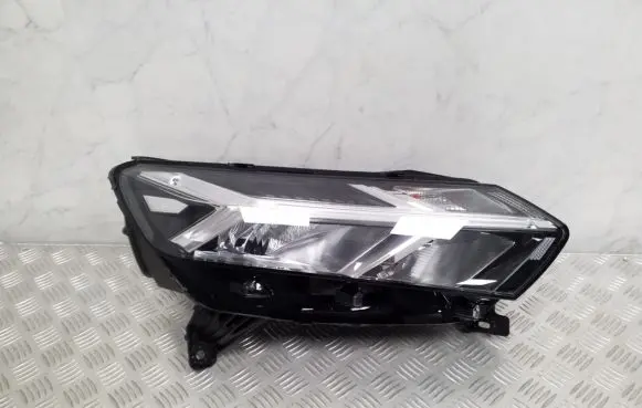 Dacia Sandero III Headlight/headlamp 260101940R