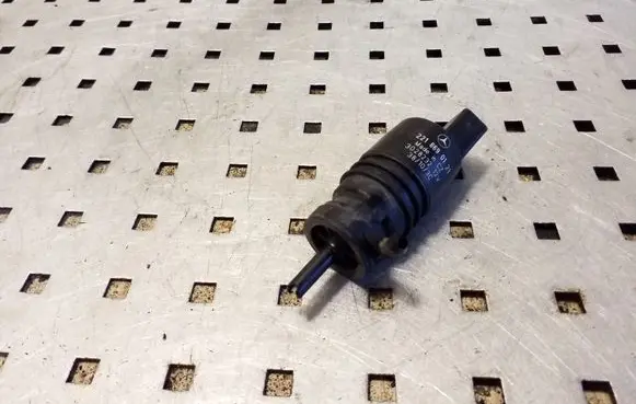 Mercedes-Benz C W204 Windscreen/windshield washer pump 2218690121