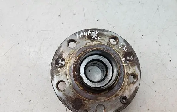 Volkswagen Touran III Rear wheel hub