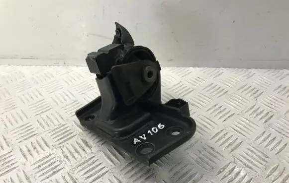 Toyota Avensis T270 Engine mount bracket 123720R040