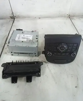 Chevrolet Orlando Radio/CD/DVD/GPS head unit 22936573