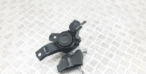 Lexus CT 200H Engine mount bracket