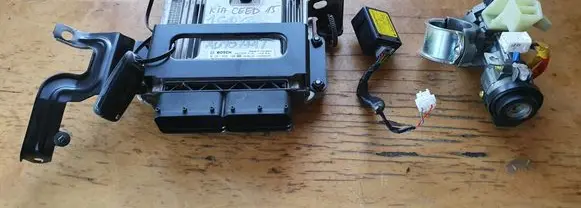 KIA Ceed Engine control unit/module 0281032120 39N8101000