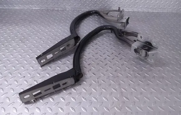 Tailgate/trunk/boot hinge