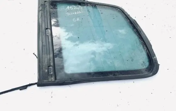 Volkswagen Touran I Rear side window