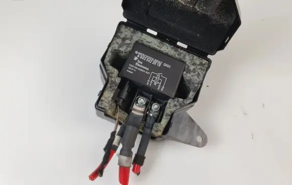 Mercedes-Benz E W212 Battery relay fuse A0035422619