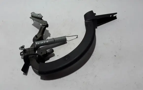 Tailgate/trunk/boot hinge
