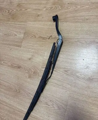 Chrysler PT Cruiser Front wiper blade arm