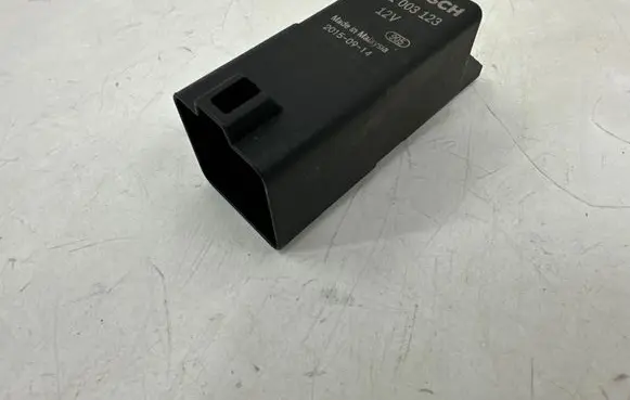Land Rover Range Rover Evoque L538 Glow plug pre-heat relay 0281003123