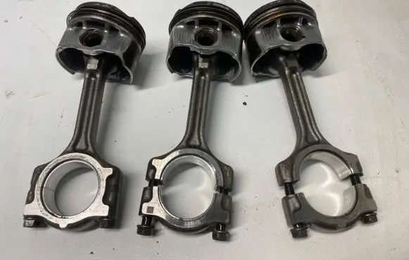 Renault Clio V Piston with connecting rod
