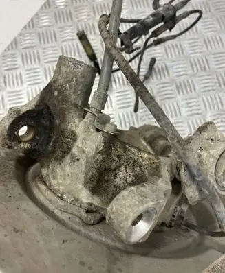 Rear wheel hub spindle/knuckle