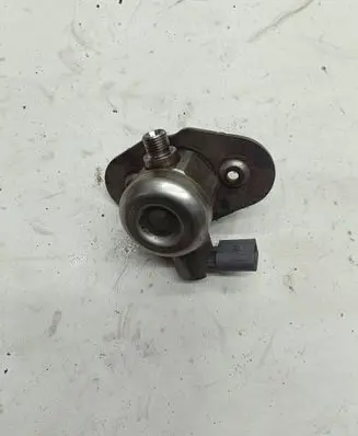 BMW 6 F12 F13 Fuel injection high pressure pump 7599865 3002167081 0261520129