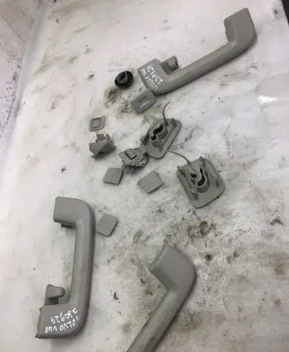 Volvo V40 Cross country A set of handles for the ceiling 