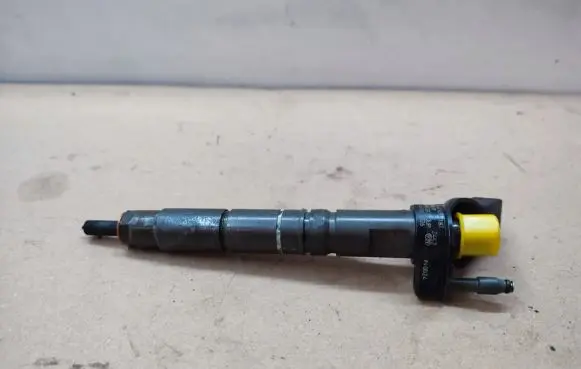 Mercedes-Benz CLS C218 X218 Fuel injector 0445116026