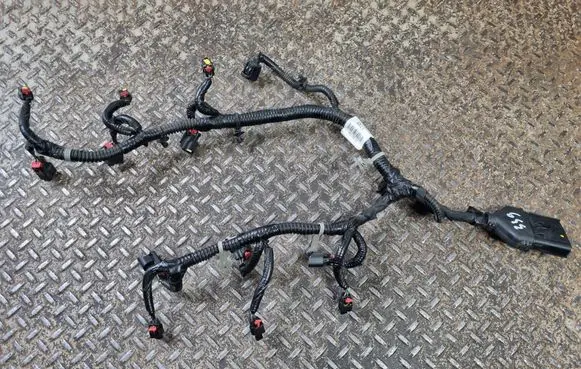 Dodge Challenger Fuel injector wires 05148037AM