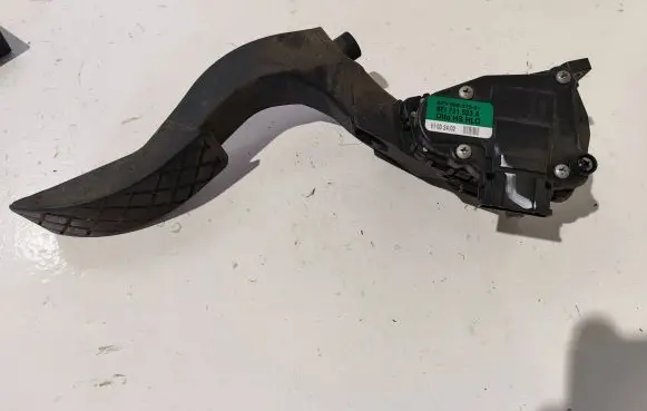 Audi A4 S4 B6 8E 8H Accelerator throttle pedal 8E1721523A 6PV00837501
