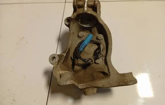 BMW 7 E65 E66 Front wheel hub 
