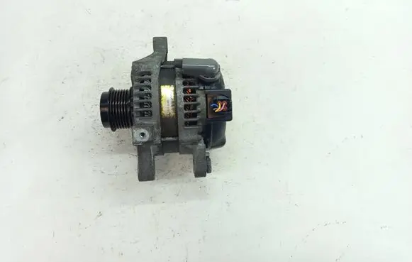 Toyota Avensis T270 Generator/alternator 27060-37071 2706037071 1042102791
