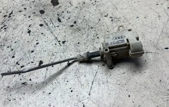 Audi A3 S3 8P Fuel tank cap lock 8P4862153