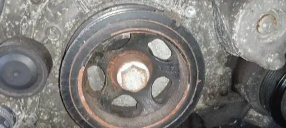 Mercedes-Benz CLS C219 Crankshaft pulley