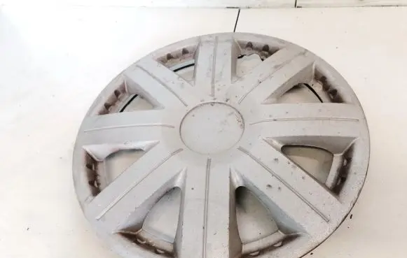 Toyota Yaris R15 wheel hub/cap/trim 
