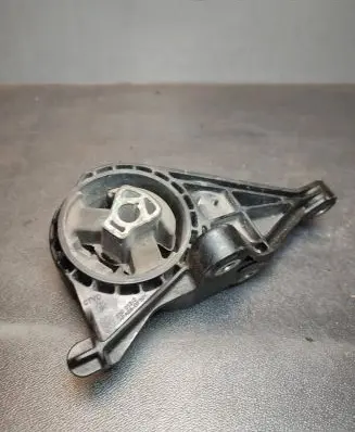 Opel Insignia A Engine mount bracket 13227775
