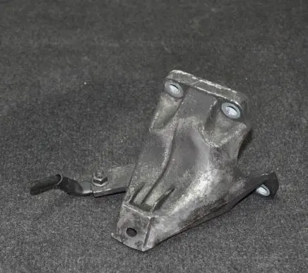 Audi A4 S4 B7 8E 8H Engine mounting bracket 8E0199308J