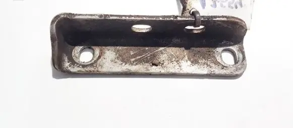 Engine mounting bracket