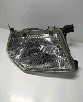 Nissan Patrol Y61 Headlight/headlamp HCR105
