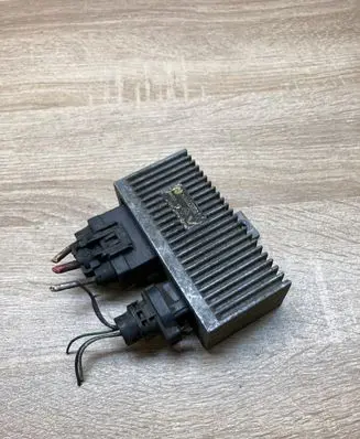 Renault Megane I Glow plug pre-heat relay 7700100703