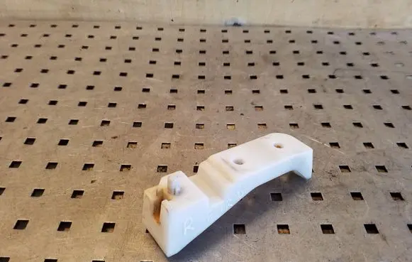 Mitsubishi Outlander Headlight/headlamp mounting bracket 6400A348