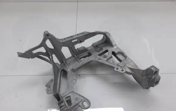 Mercedes-Benz C W205 Headlight/headlamp mounting bracket A2056225300