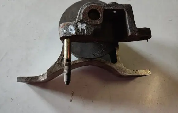 Nissan Murano Z50 Engine mount bracket