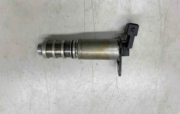 BMW 7 F01 F02 F03 F04 Camshaft vanos timing valve 8605123