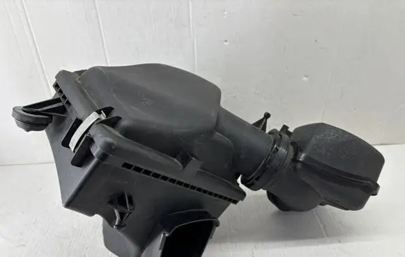 BMW 4 F32 F33 Air filter box 8601677