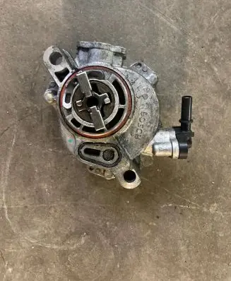 Peugeot 3008 I Vacuum pump 9804021880