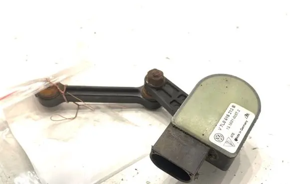 Headlight/headlamp level sensor