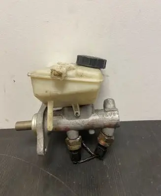 Master brake cylinder