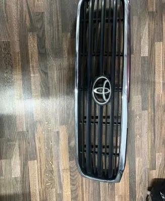 Toyota Land Cruiser (J100) Front grill 
