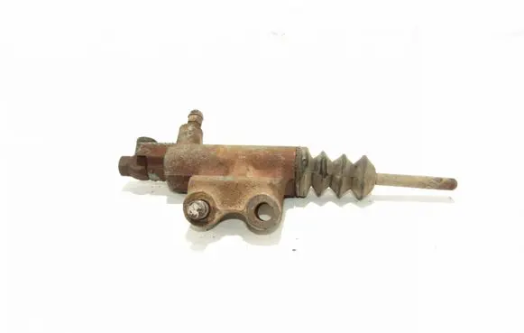 Mitsubishi Pajero Clutch slave cylinder 