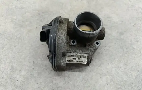 Ford Focus Throttle body valve 2S6UFA
