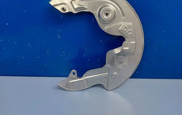 Peugeot 508 II Front brake disc dust cover plate 9815183580