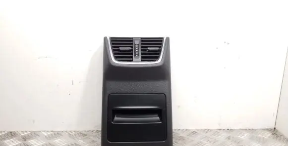 Rear air vent grill