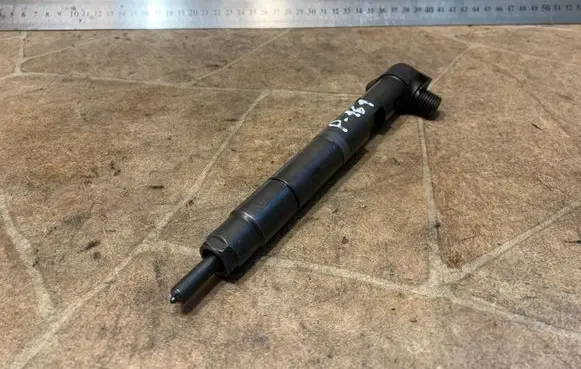 Mercedes-Benz C W204 Fuel injector A6510704987