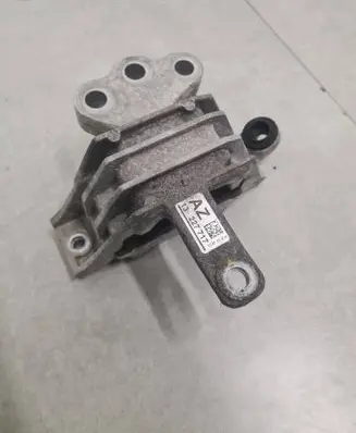 Opel Insignia A Engine mount bracket 13227717