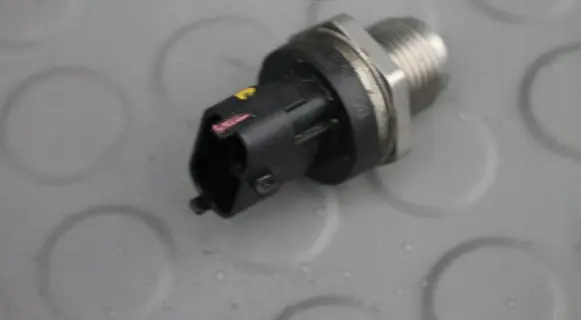 Nissan X-Trail T32 Fuel main line pipe 0281006186